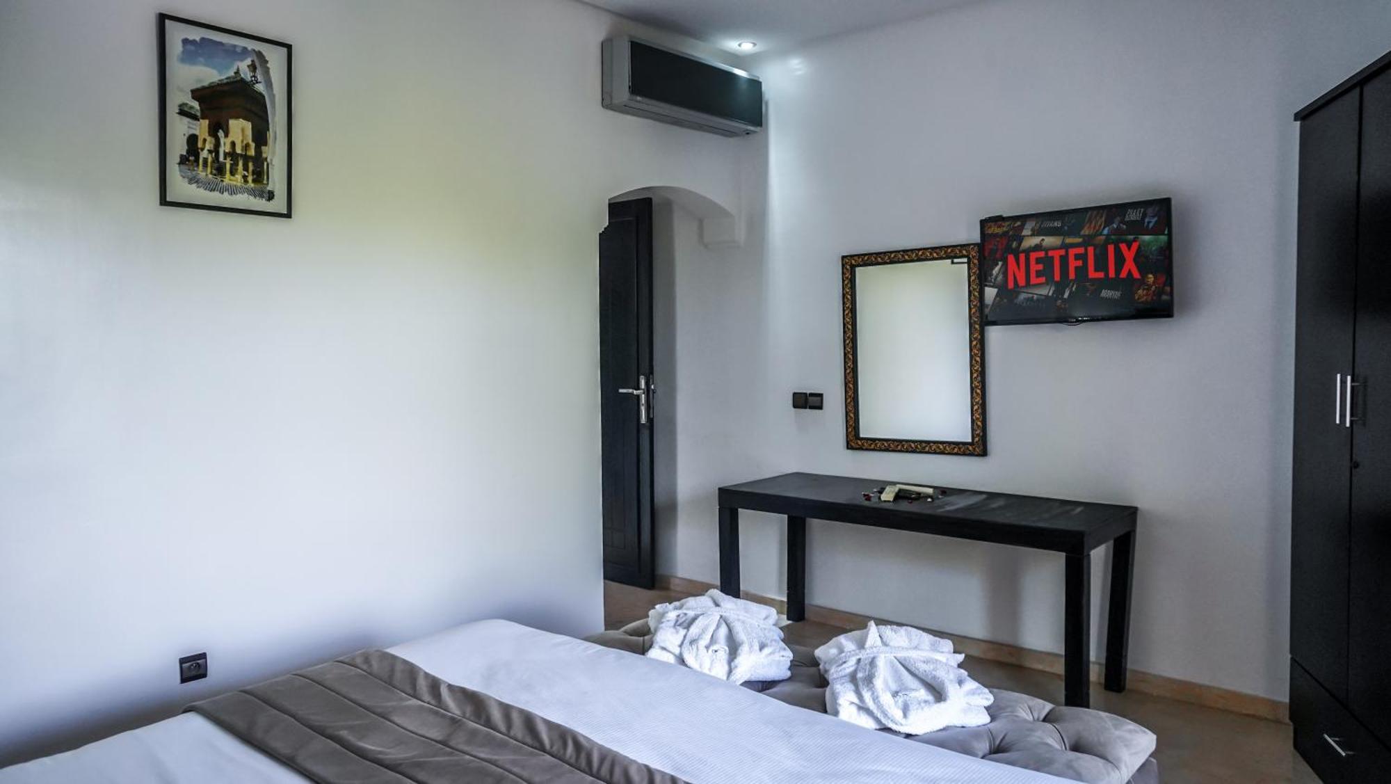 Weedan Hotel Marrakech Oulad Snaguia Exterior photo